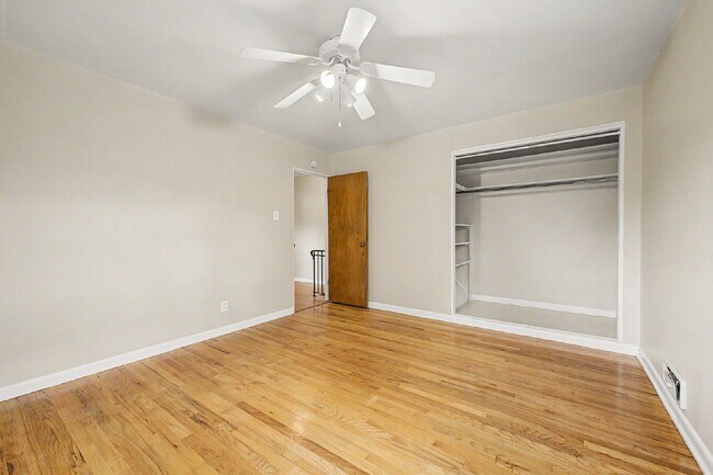 Building Photo - "Charming 2-Bedroom Apartment with Spacious Living – 1025 Sq Ft in Prime Denver Location!"
