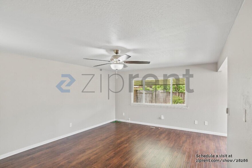 Building Photo - 3185 Country Dr