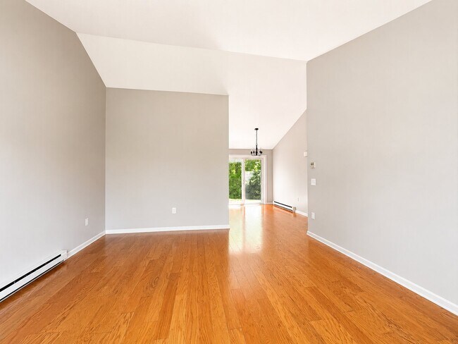 Building Photo - 9 Oakview Dr