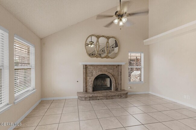 Building Photo - 12249 Delacroix Dr