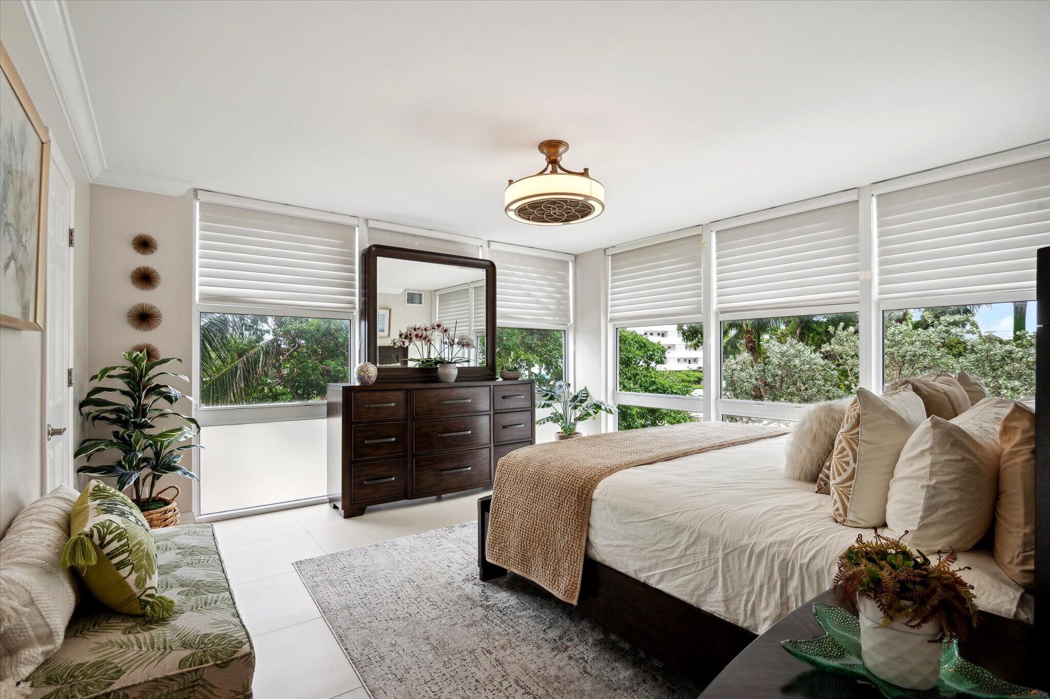 Master Bdrm - 2841 N Ocean Blvd