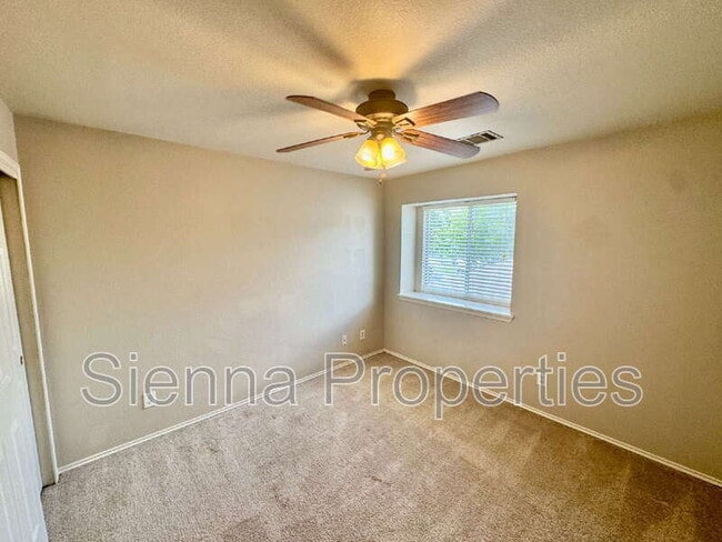 Building Photo - 295 Strawn