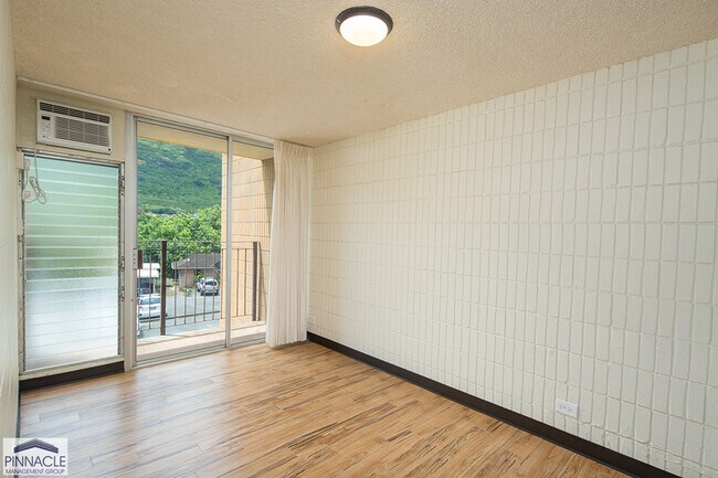 Building Photo - 2140 10th Ave