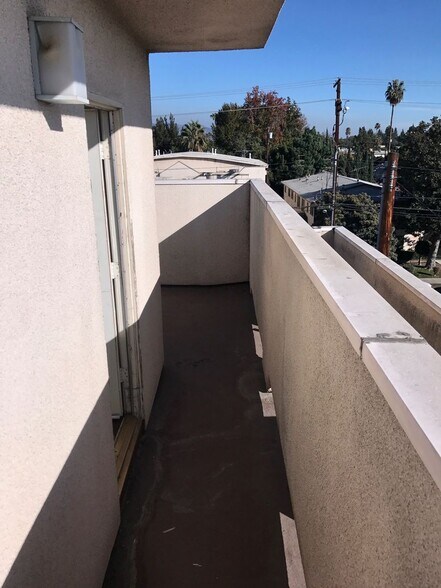 Building Photo - 6041 Fulton Ave