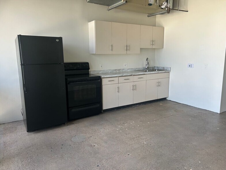 Building Photo - 2404 Wilshire Blvd