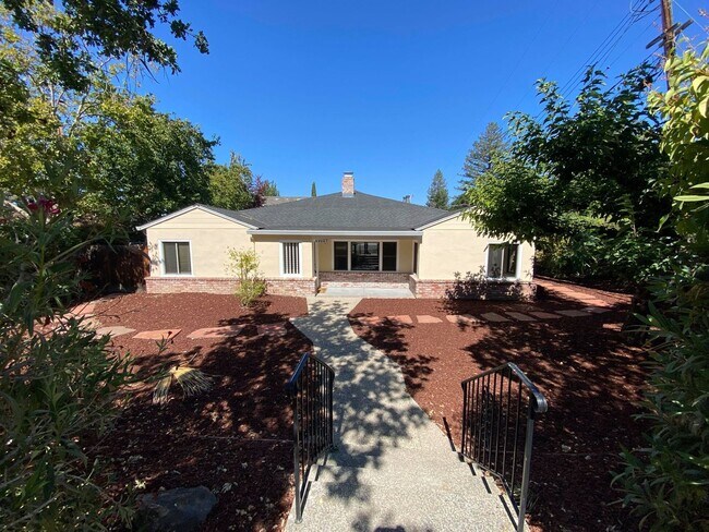 Building Photo - Spacious West Menlo Park Home for Rent