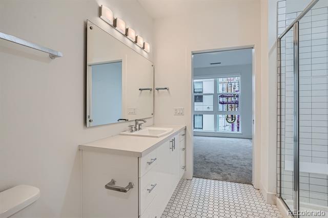 Building Photo - 3500 S Corona St