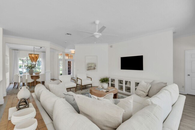 Building Photo - Stunning 5 bed Pool Home - Country Club