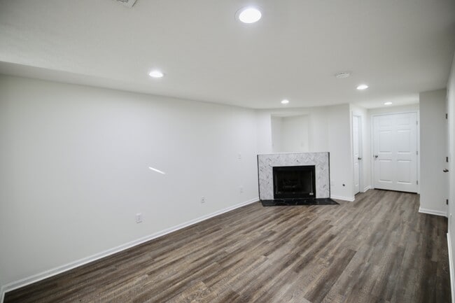 Building Photo - 8330 Bruntsfield Rd
