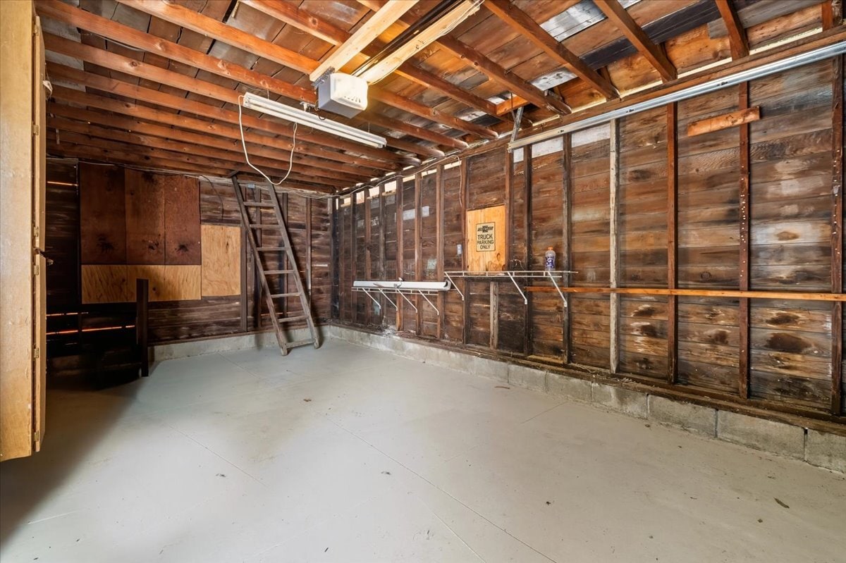 Building Photo - 710 E Chestnut St