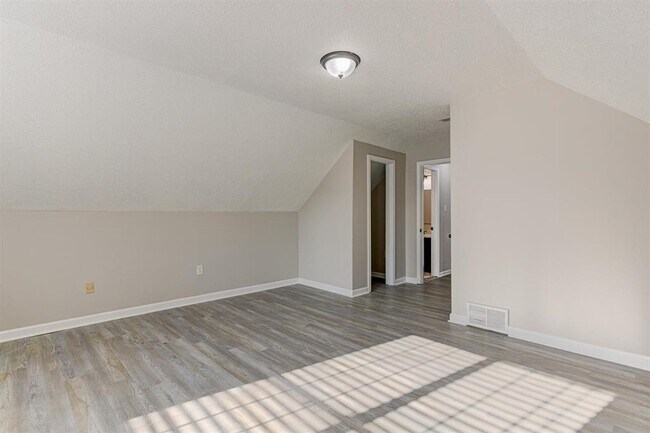 Building Photo - 7801 Autumn Creek Dr