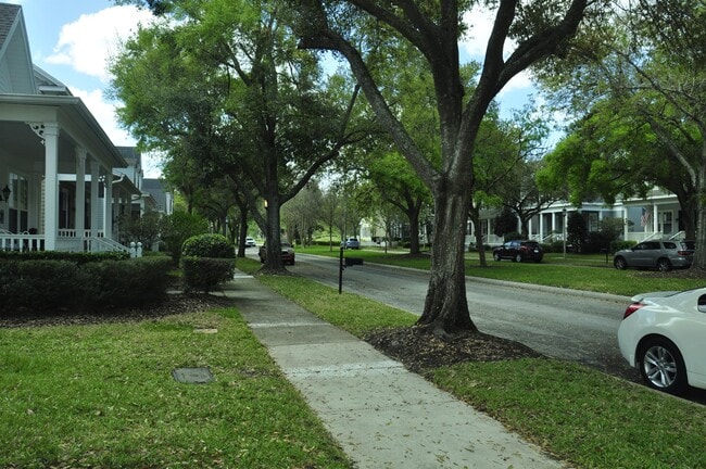 Building Photo - 607 Nadina Pl