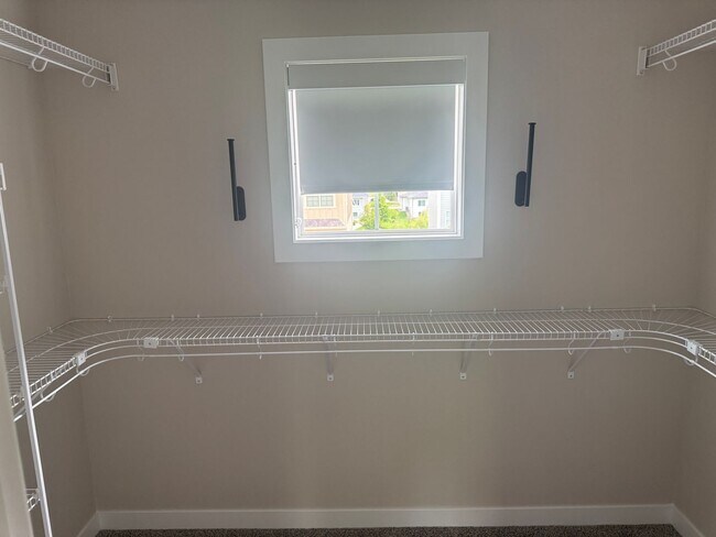 Building Photo - New 4 Bedroom | 2.5 Bath | Scenic Views | ...