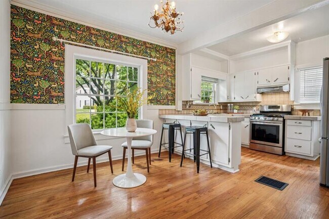 Building Photo - 615 Sycamore Dr