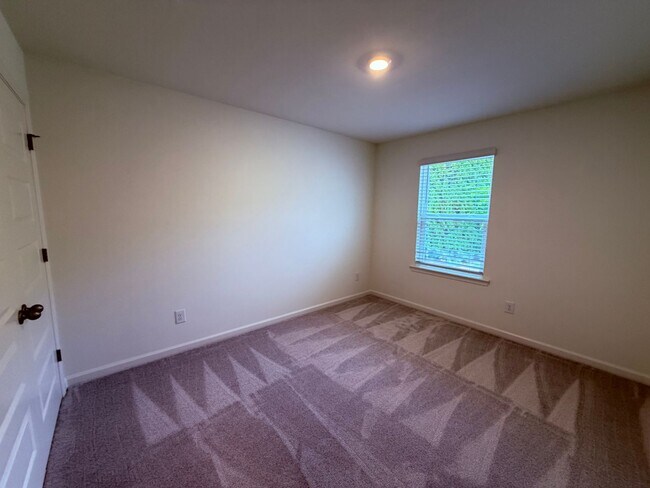 Building Photo - 128 Parker Ln