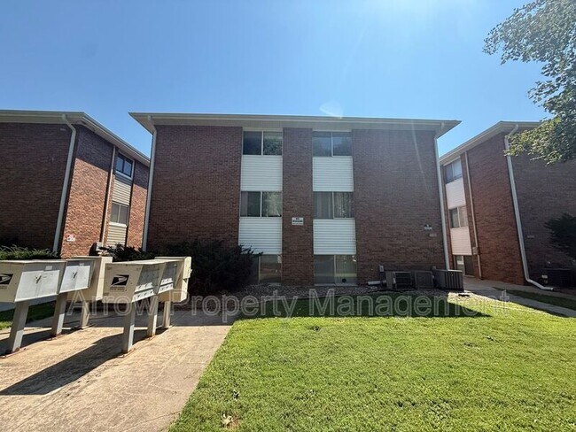 Building Photo - 1119 E St