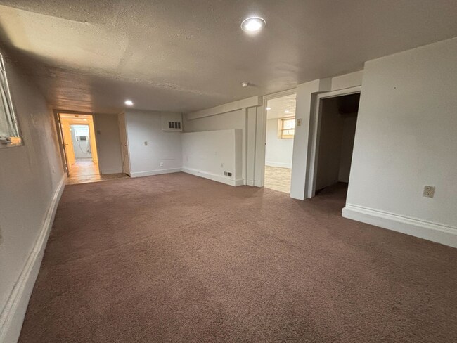 Building Photo - 1110 E 200 S