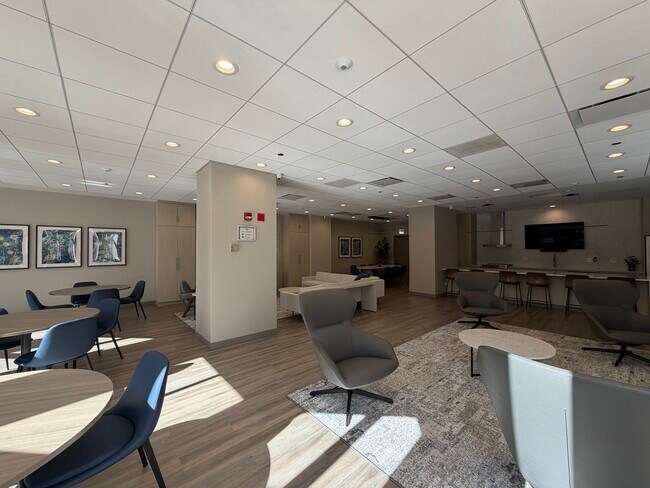 Building Photo - 222 N Columbus Dr