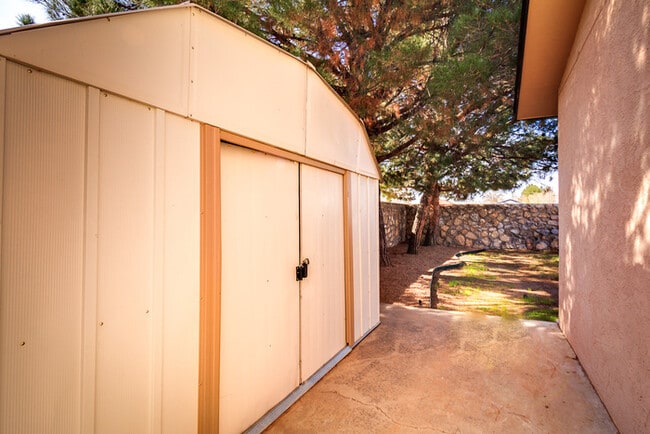 Building Photo - Upper Valley of West El Paso Rental Home