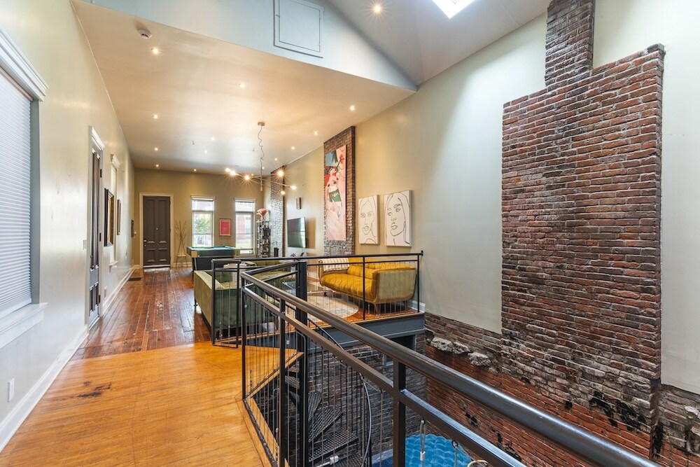 Building Photo - 717 Lampton St