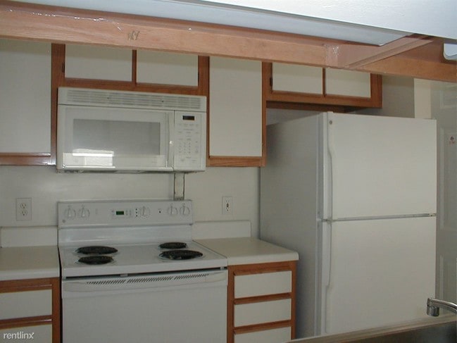 Building Photo - 1410 Collegiate Cir