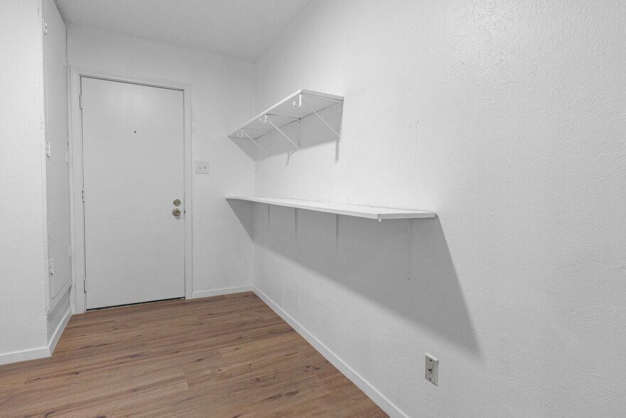 Building Photo - 100 Nicole Cove