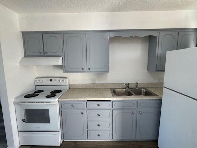 Building Photo - 624 Berrydale Ave