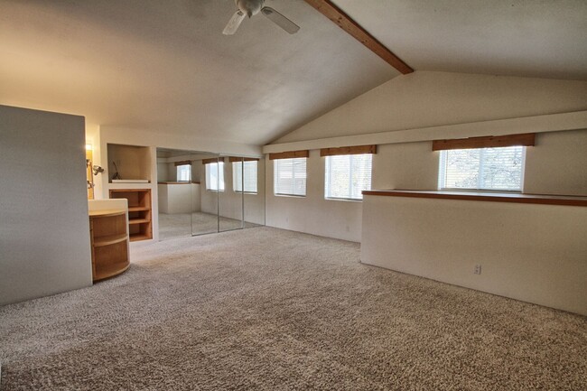 Building Photo - 3 bed 2 bath mountain rental