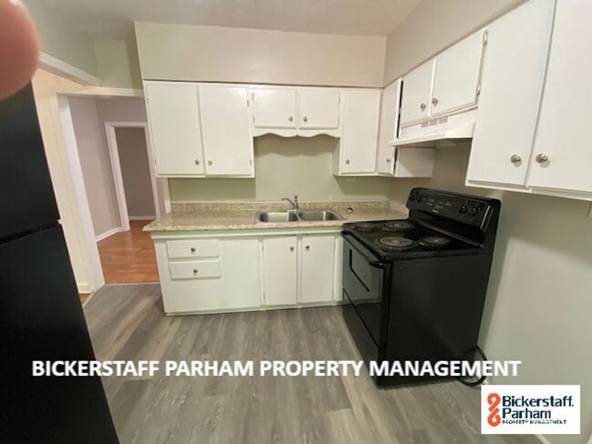 Building Photo - Discover the Perfect Blend of Comfort and Convenience