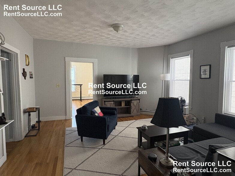 Building Photo - 471 Cambridge St