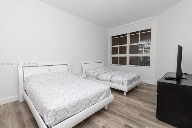 Building Photo - 3001 NE 185th St