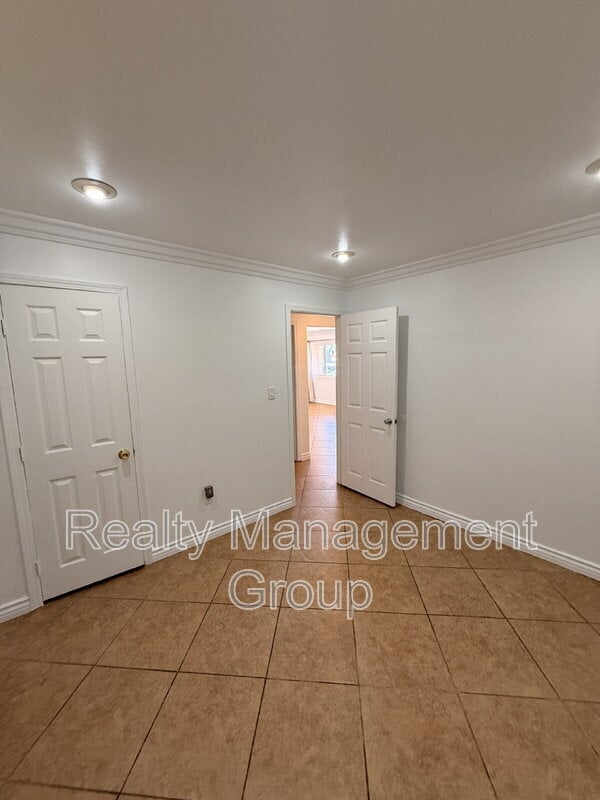 Building Photo - 98 E Palomar St