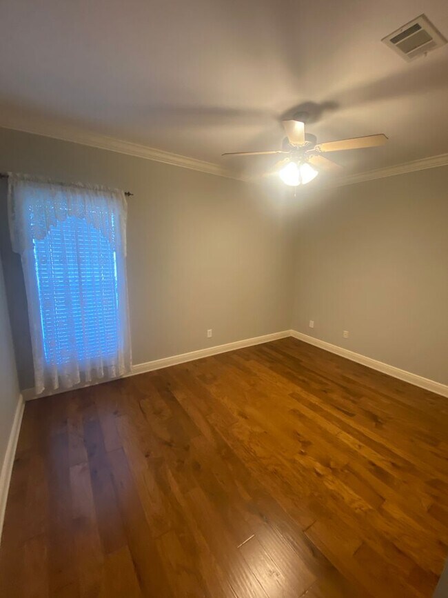 Building Photo - ****JUST REDUCED****720 Chombard Dr Brando...