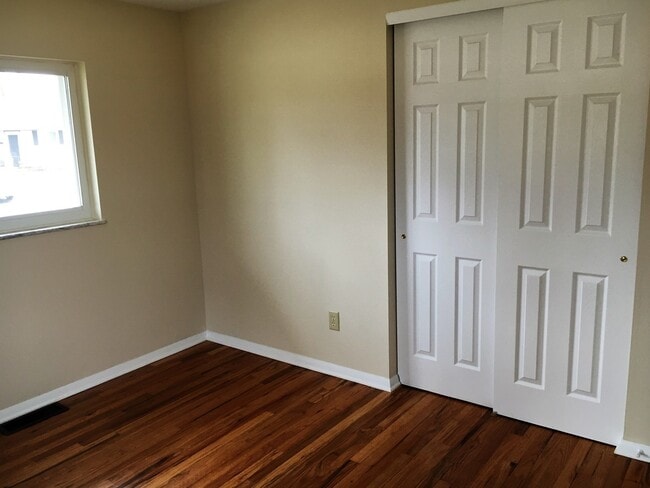 Building Photo - **3-BEDROOM/2-BATH RANCH W/ 2-CAR GARAGE!**