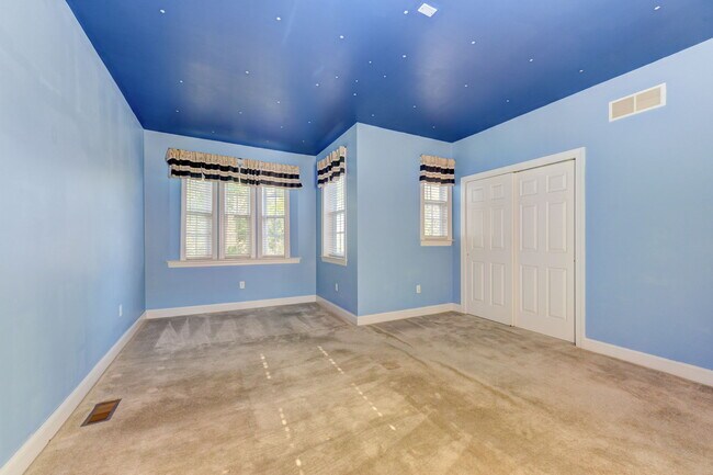 Building Photo - 54 Old Barn Dr