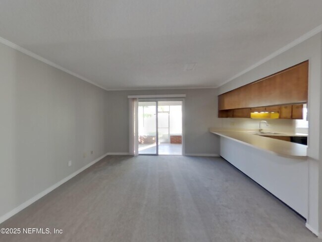 Building Photo - 2036 Pompano Pkwy