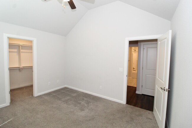 Building Photo - 96 N Hinsdale Ave