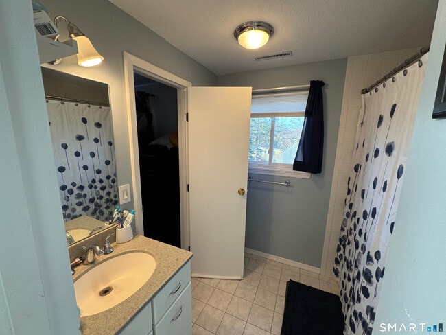 Building Photo - 17 Coram Rd