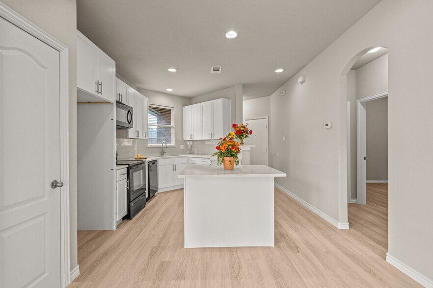 Building Photo - 1712 Adams Pl