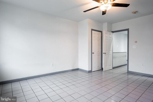 Building Photo - 1327 Snyder Ave