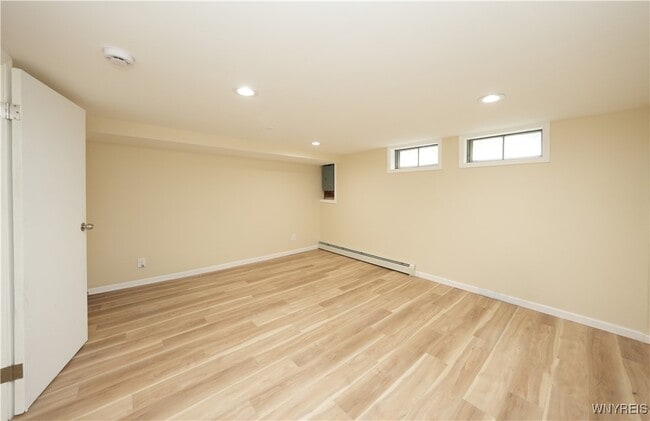 Building Photo - 100 Bridle Ln