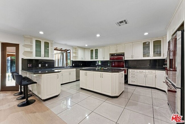 Building Photo - 15123 Greenleaf St