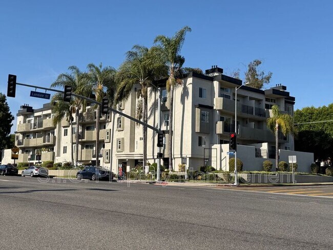 Building Photo - 4500 Laurel Canyon Blvd