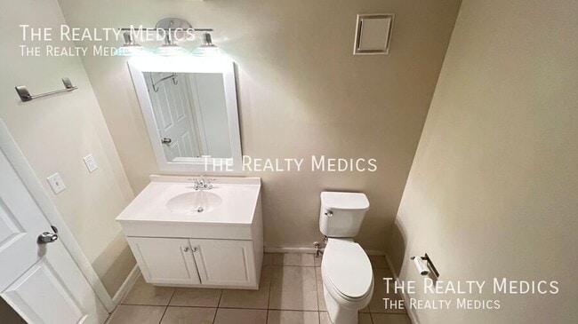 Building Photo - 2130 Forest Knoll Dr NE