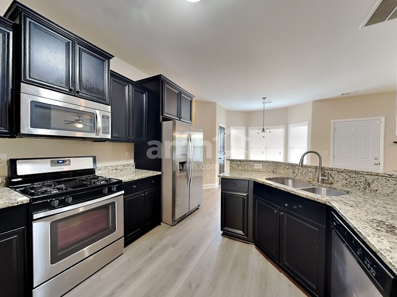 Building Photo - 554 Strawberry Walk