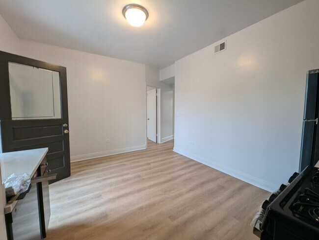 Building Photo - 2640 N Milwaukee Ave