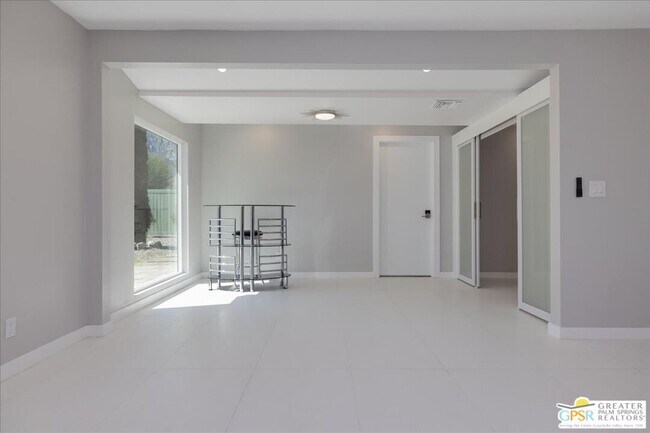 Building Photo - 505 E Molino Rd