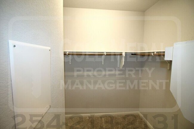 Building Photo - 200 El Dorado Rd