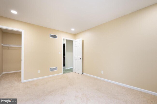 Building Photo - 110 Talleyrand Dr