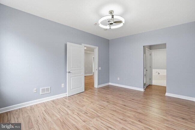 Building Photo - 7871 Rolling Woods Ct